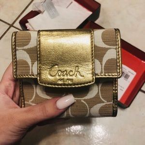 NWT!!! Coach Penelope Shantung Medium wallet 42213
